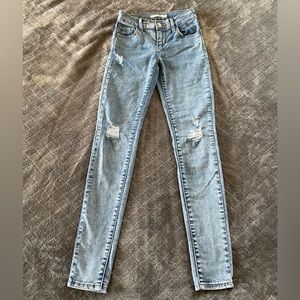 Levi’s 710 Super Skinny Jeans. Very lightly worn, like new. Size 23, petite